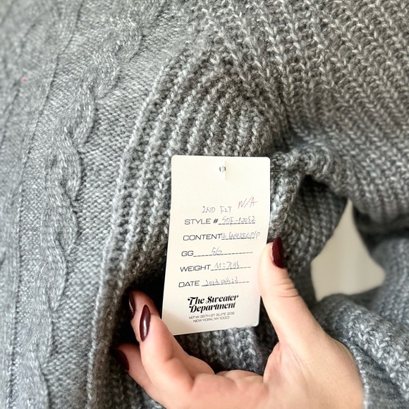 Cut Out Cable Knit Pullover Sweater - Picture 7 of 9